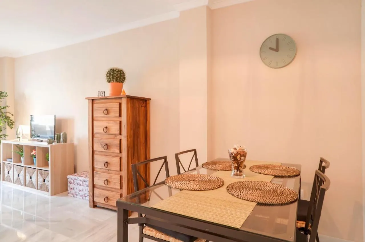 شقة Beach And Golf Apartament بينالماذينا